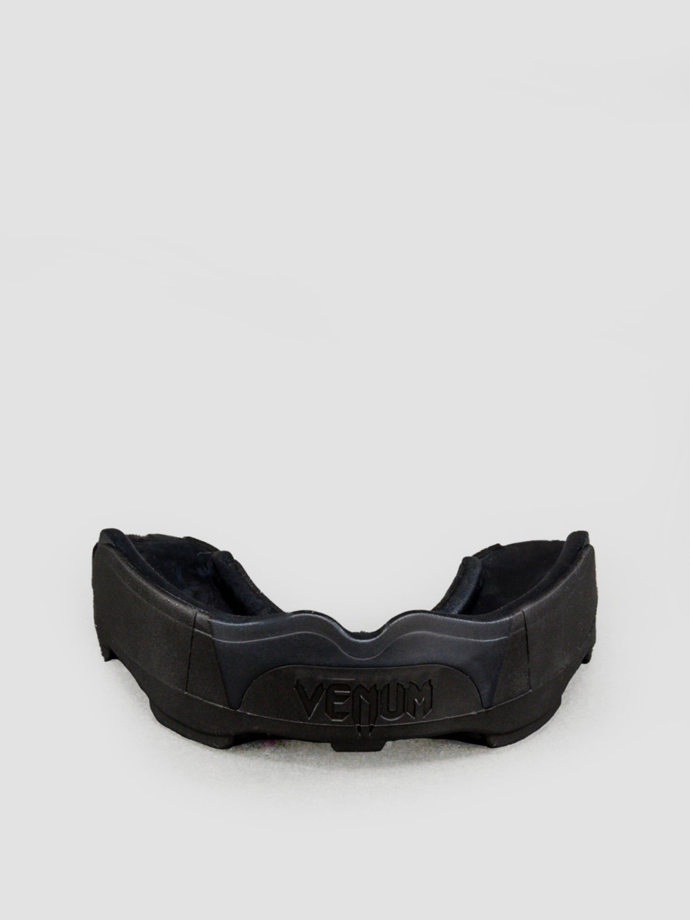 Капа боксерская Venum Predator Black/Black/Red