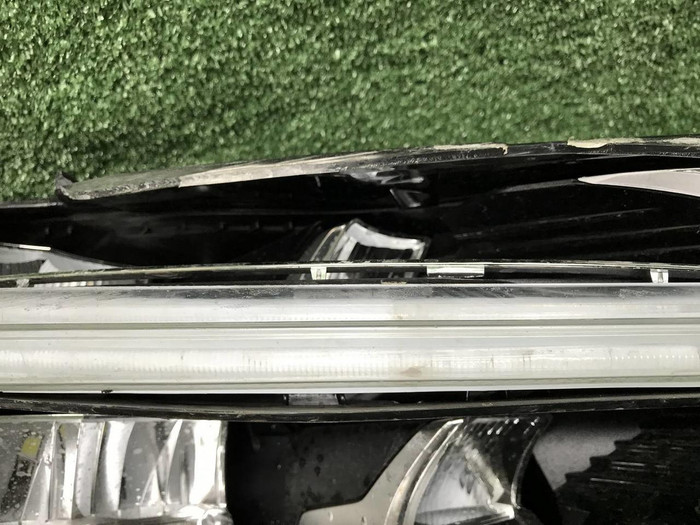 Битая Фара правая Volvo XC60 2 (2017-2021) LED
