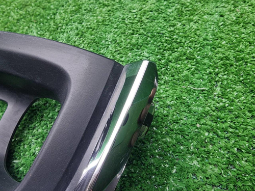 Накладка ПТФ левая Toyota Land Cruiser 300 (21-нв)