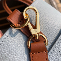 Louis Vuitton On My Side MM