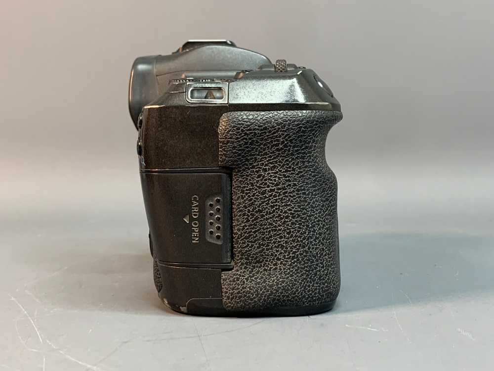 Canon EOS R 677.000 кадров