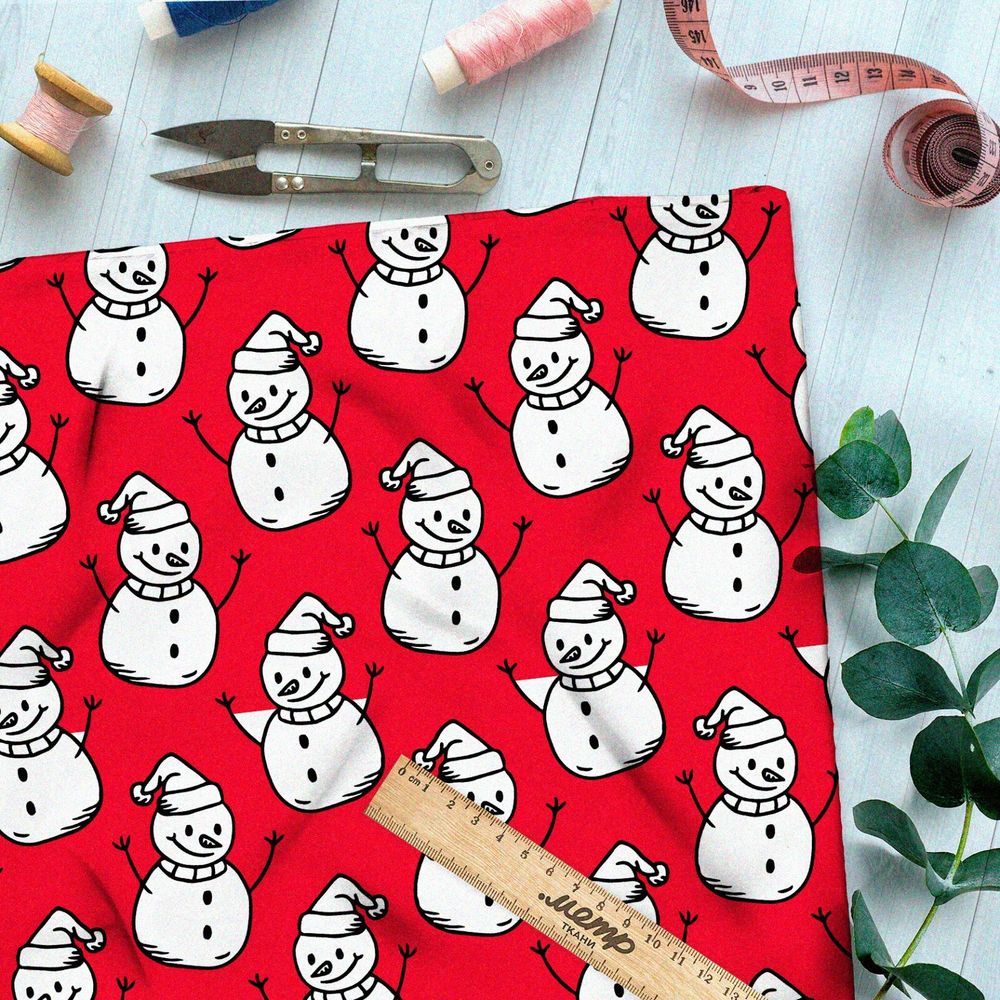 Ткань бифлекс весёлые снеговики на красном фоне