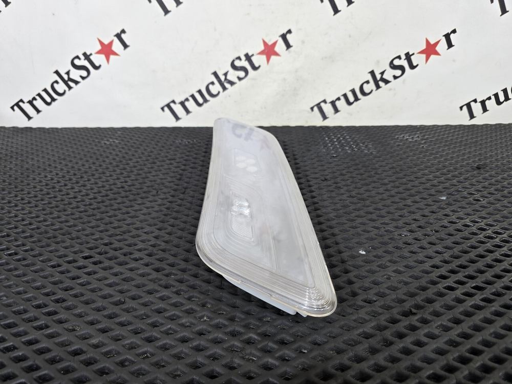 Плафон внутреннего освещения левый 2023г.