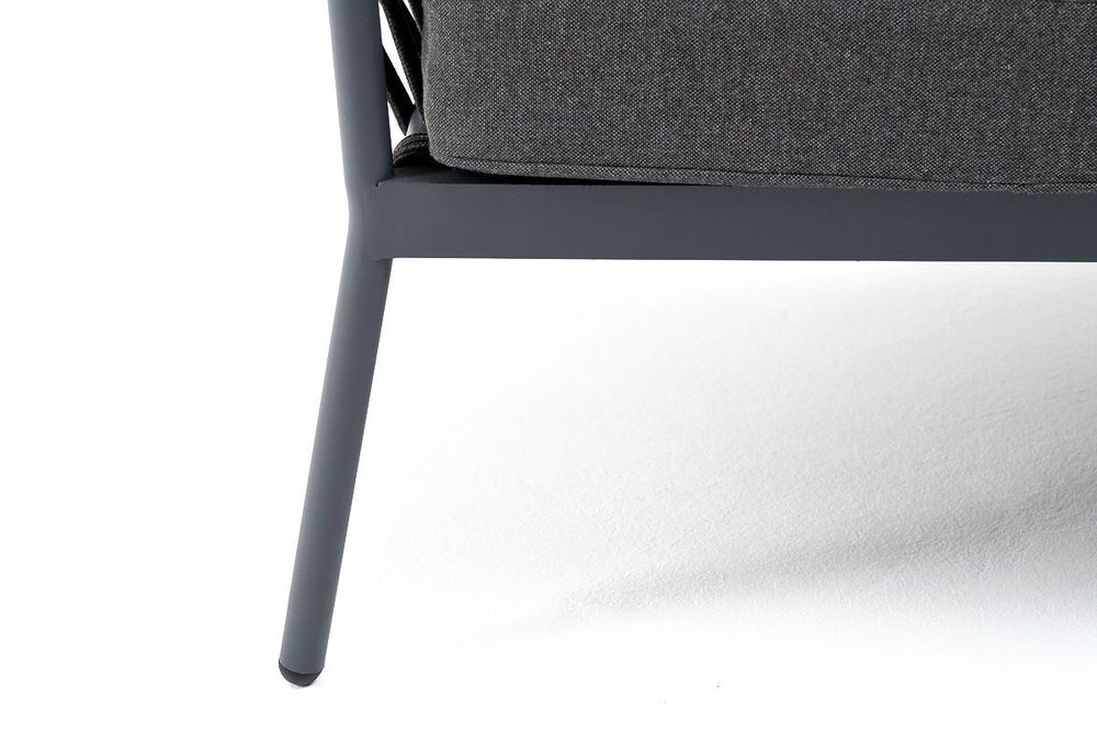 "Диего" диван 2-местный плетеный из роупа, каркас алюминий темно-серый (RAL7024) муар, роуп темно-серый круглый, ткань темно-серая 027