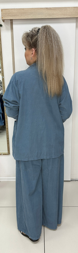 Итальянский брючный костюм из микро вельвета в джинсовом цвете