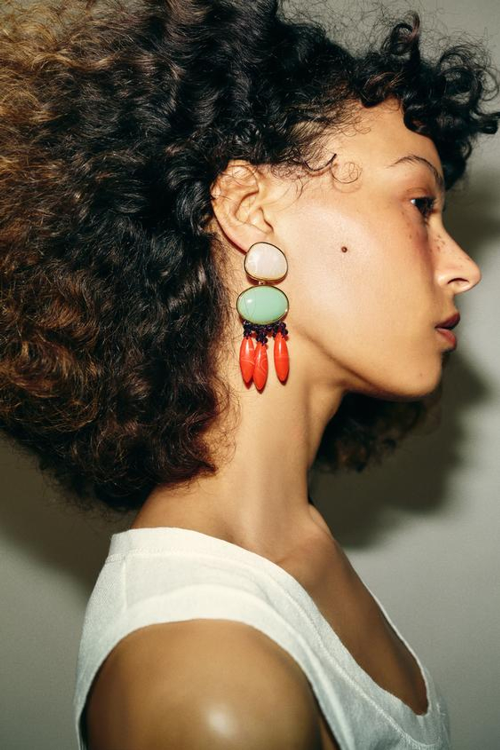 ZARA ДВОЙНЫЕ СЕРЬГИ ИЗ СМОЛЫ С БУСИНАМИ, РАЗНОЦВЕТНЫЙ