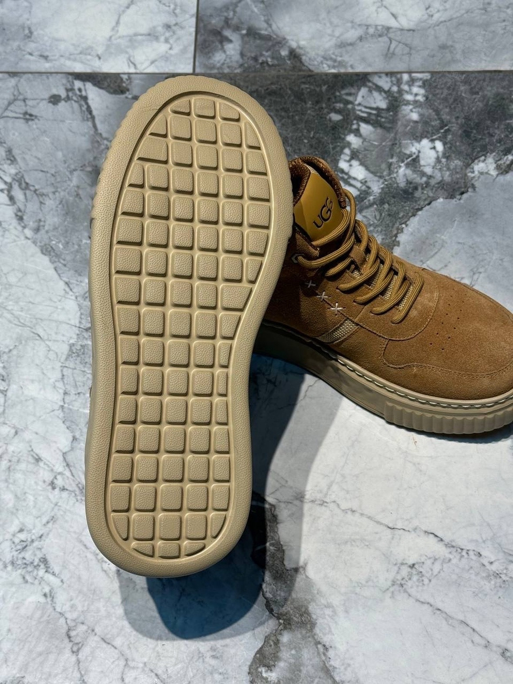 UGG