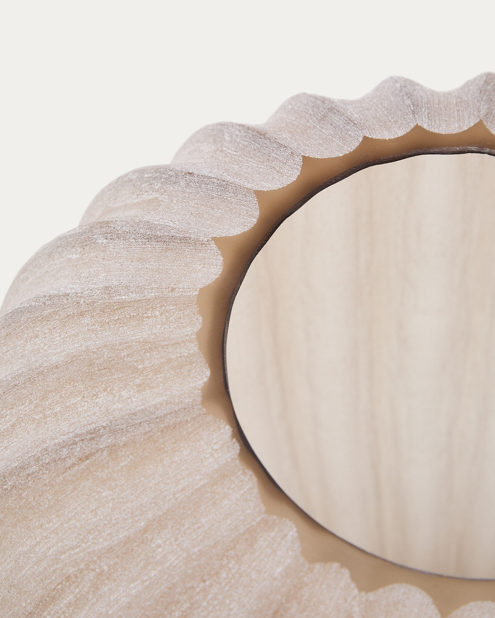 Ваза Lumia из стекла бежевого цвета  27см