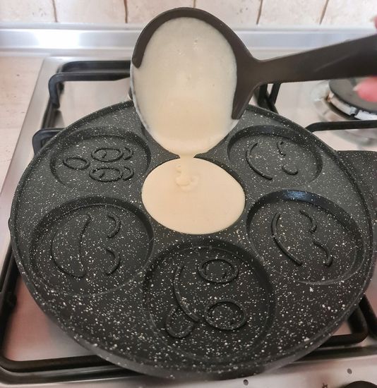 Сковорода для оладий 26 см. Kamille КМ 4212 смайлики