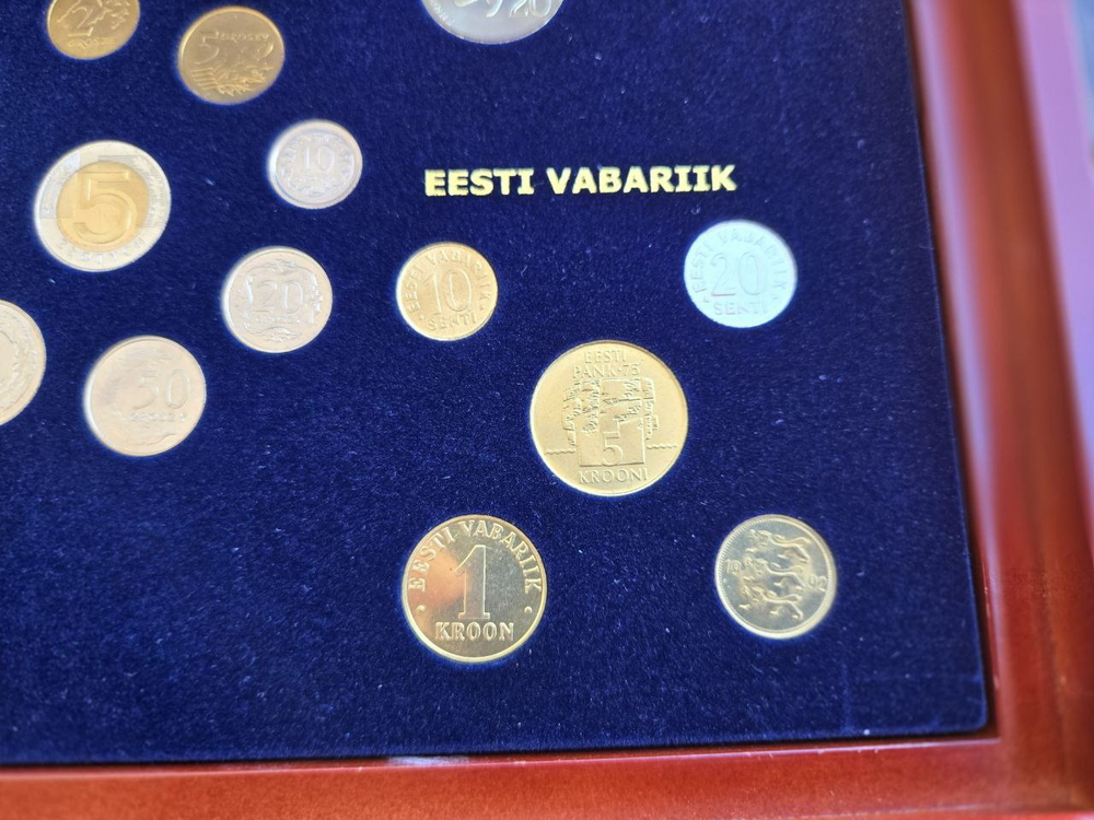 Europe. Circulation Coins of 10 New EU Nations — A Historical Collection by the Royal Dutch Mint