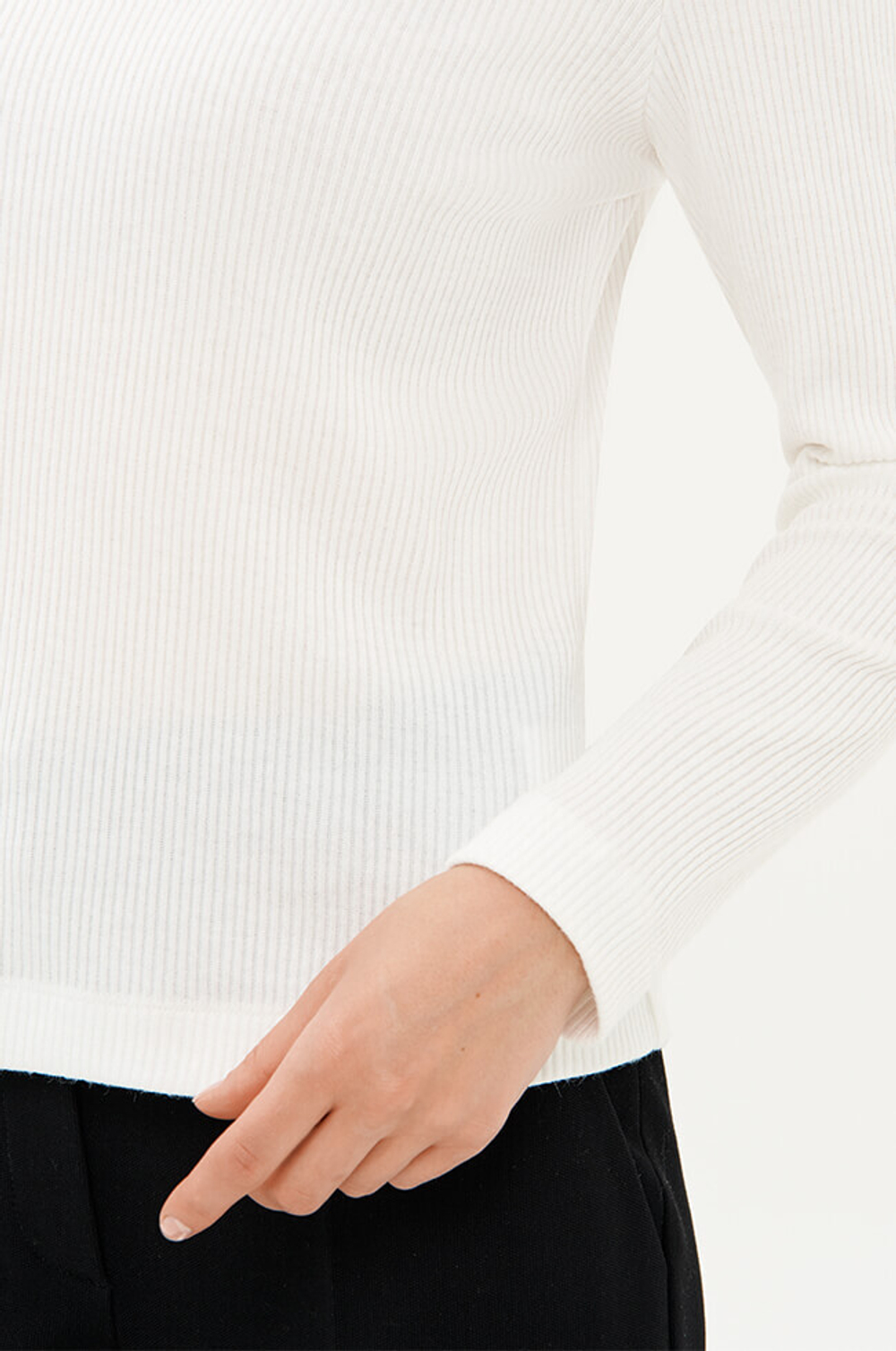 23343 Водолазка женская (молочный)