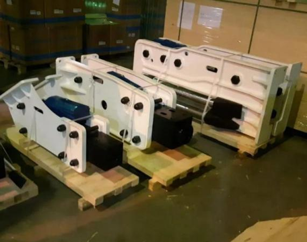 Гидромолот на Телескопический мини-погрузчик JHC