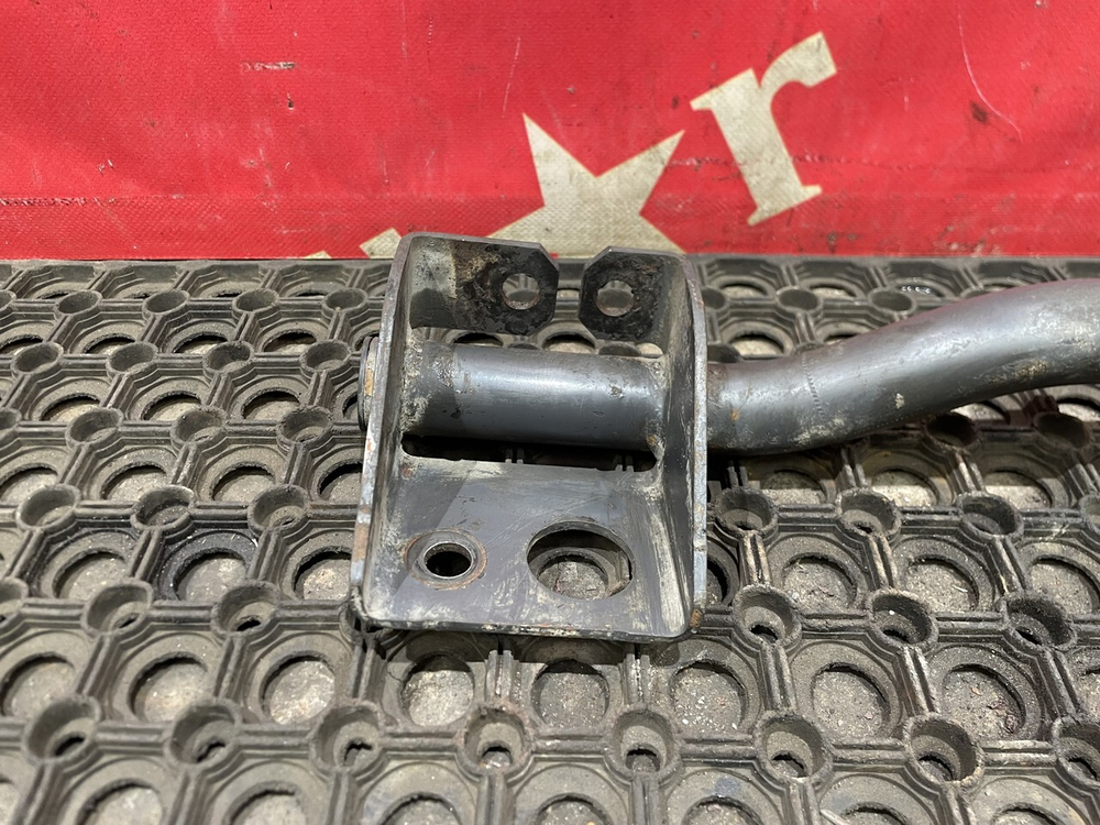 Кронштейн крыла переднего правого