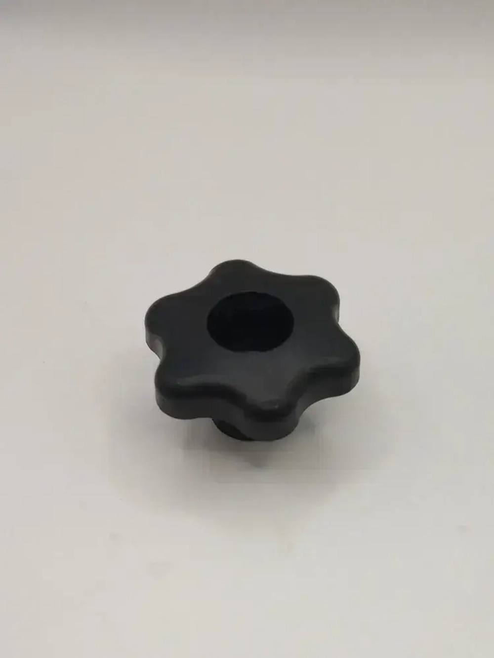 Гайка-барашек М6 х 1 сквозная проходная (2 шт в упаковке)