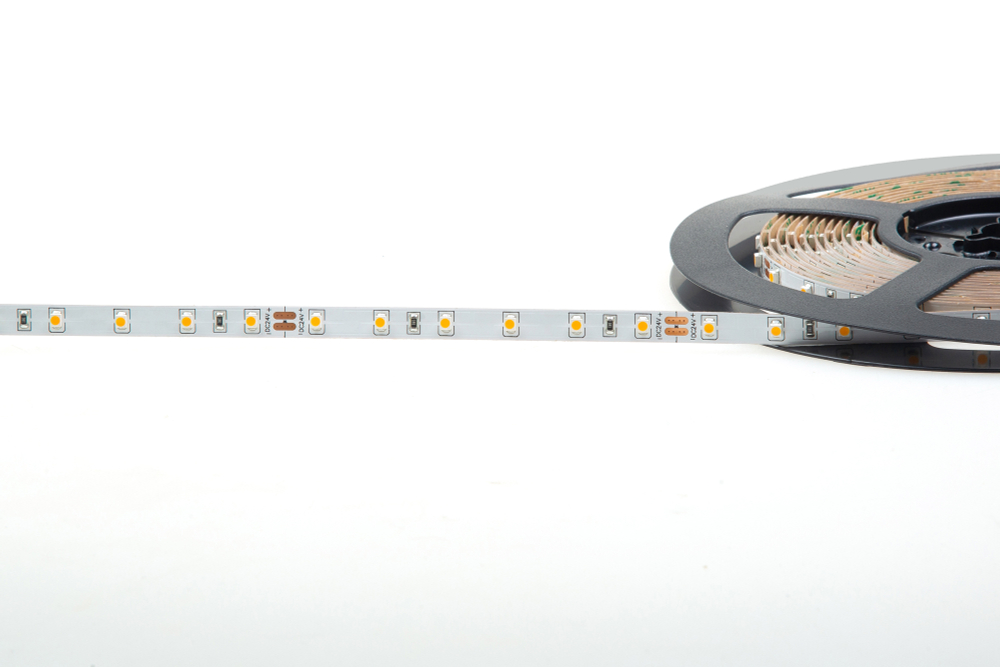 Лента светодиодная SMD тёпло-белая DC24V 4, 8W/m 3000K 300Lm/m 60д/м CRI>95 IP20,  упаковка 5 метров,  ширина 8мм,  высота 2мм,  самоклейкая