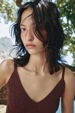 ZARA ТРИКОТАЖНЫЙ ТОП С V-ОБРАЗНЫМ ВЫРЕЗОМ, КОРИЧНЕВЫЙ