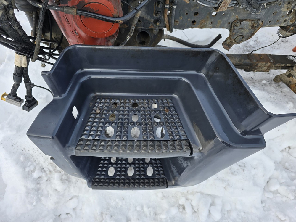 Корпус подножек левый