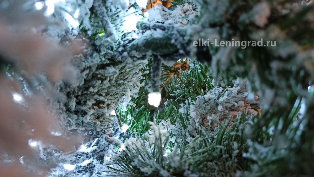 Заснеженная елка с гирляндой «Форесто» холодный свет (Литая+пвх) от 1.2 до 2.4 м