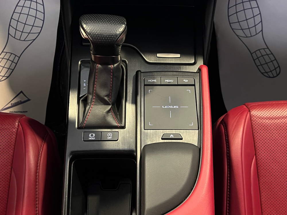 Lexus ES250, 2020 год