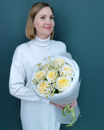 Букет из ромашки и розы пионовидной Канделайт(00480)