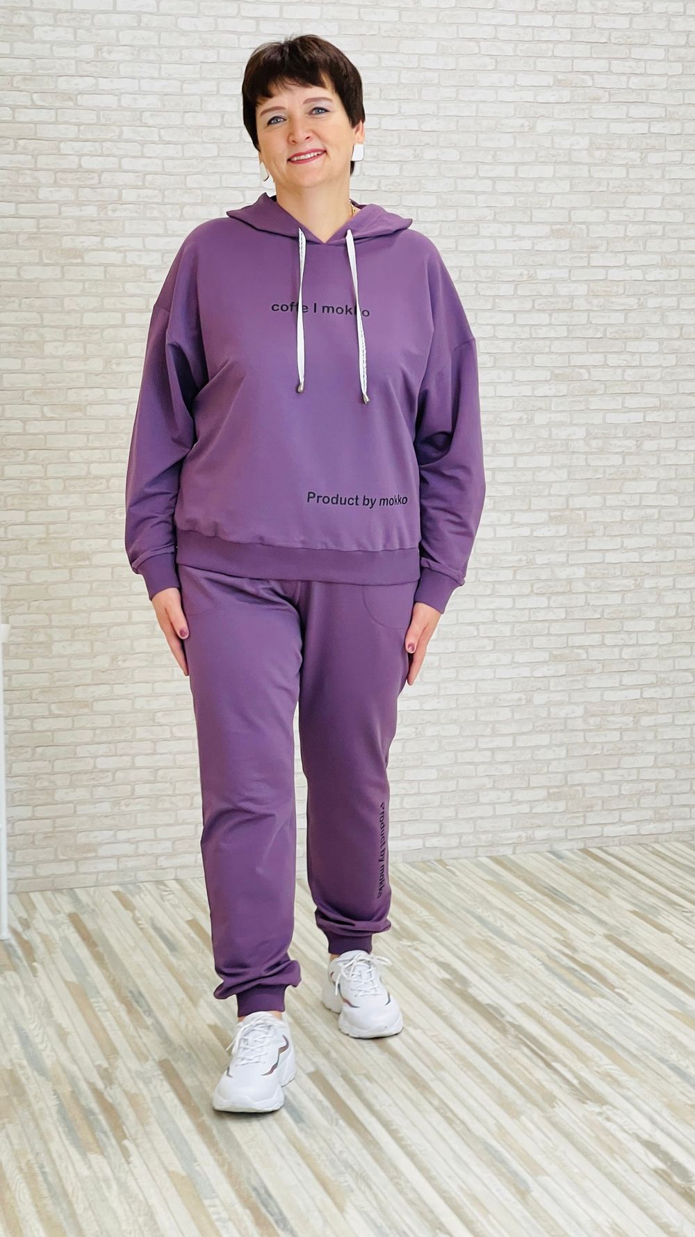 Спортивный костюм с худи и брюками