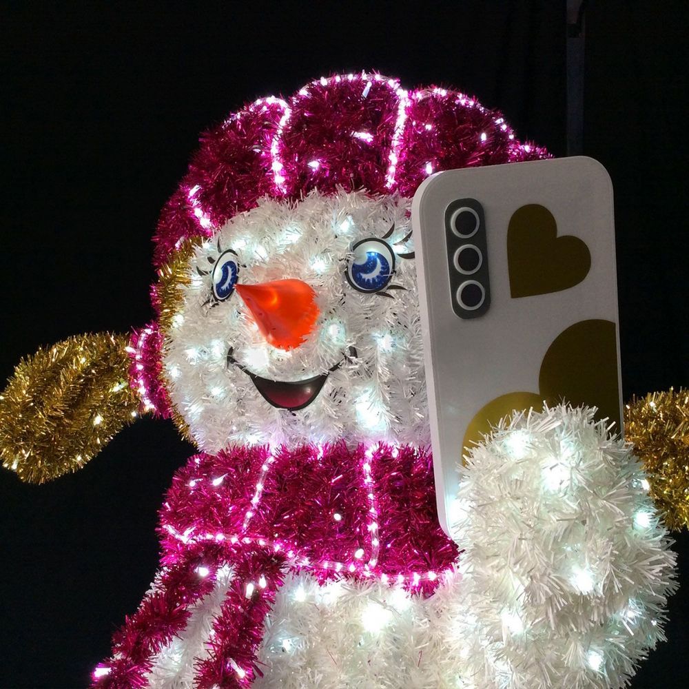 Светодиодный снеговик - девочка "Снежка"