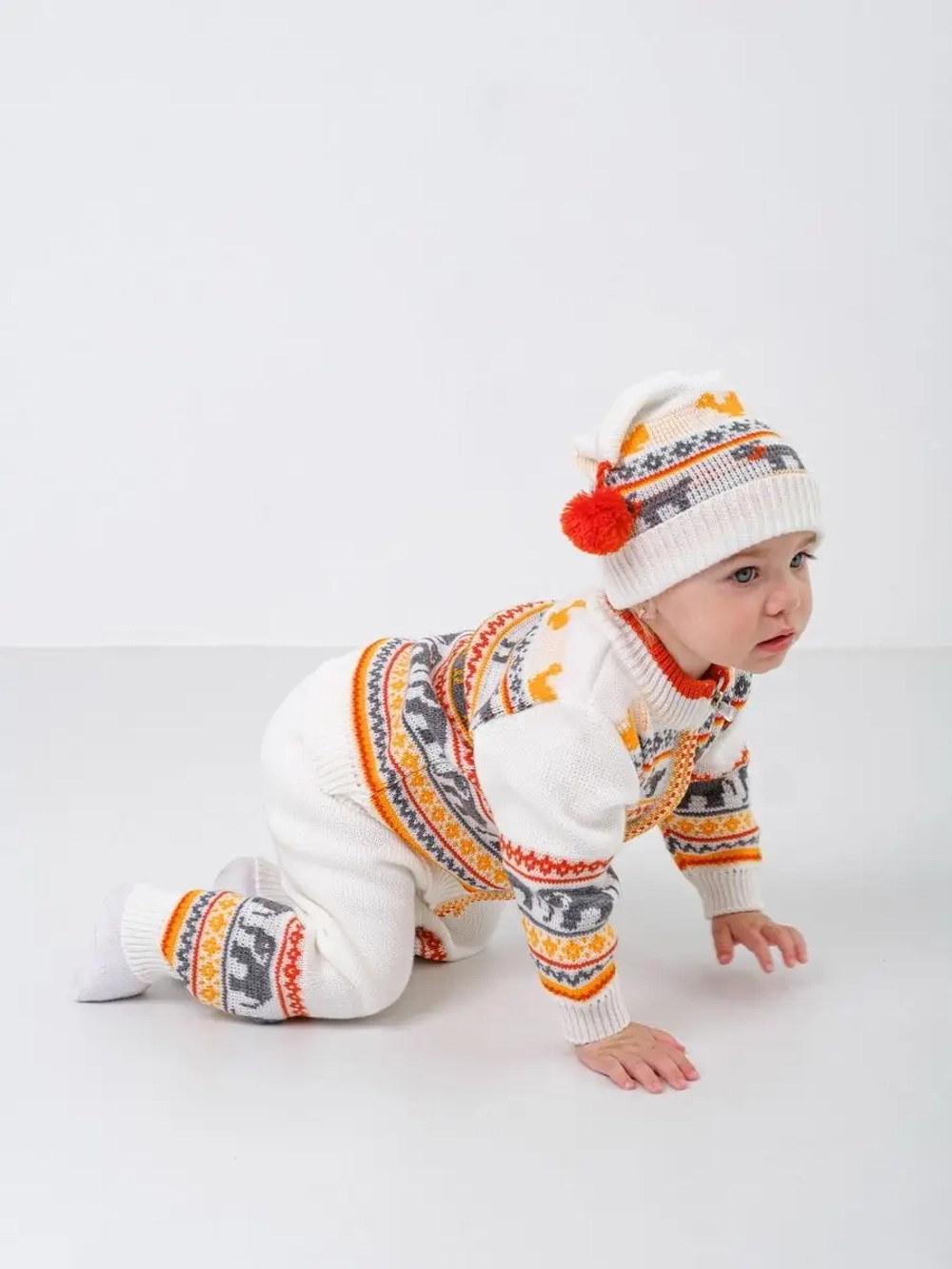 Костюм вязаный