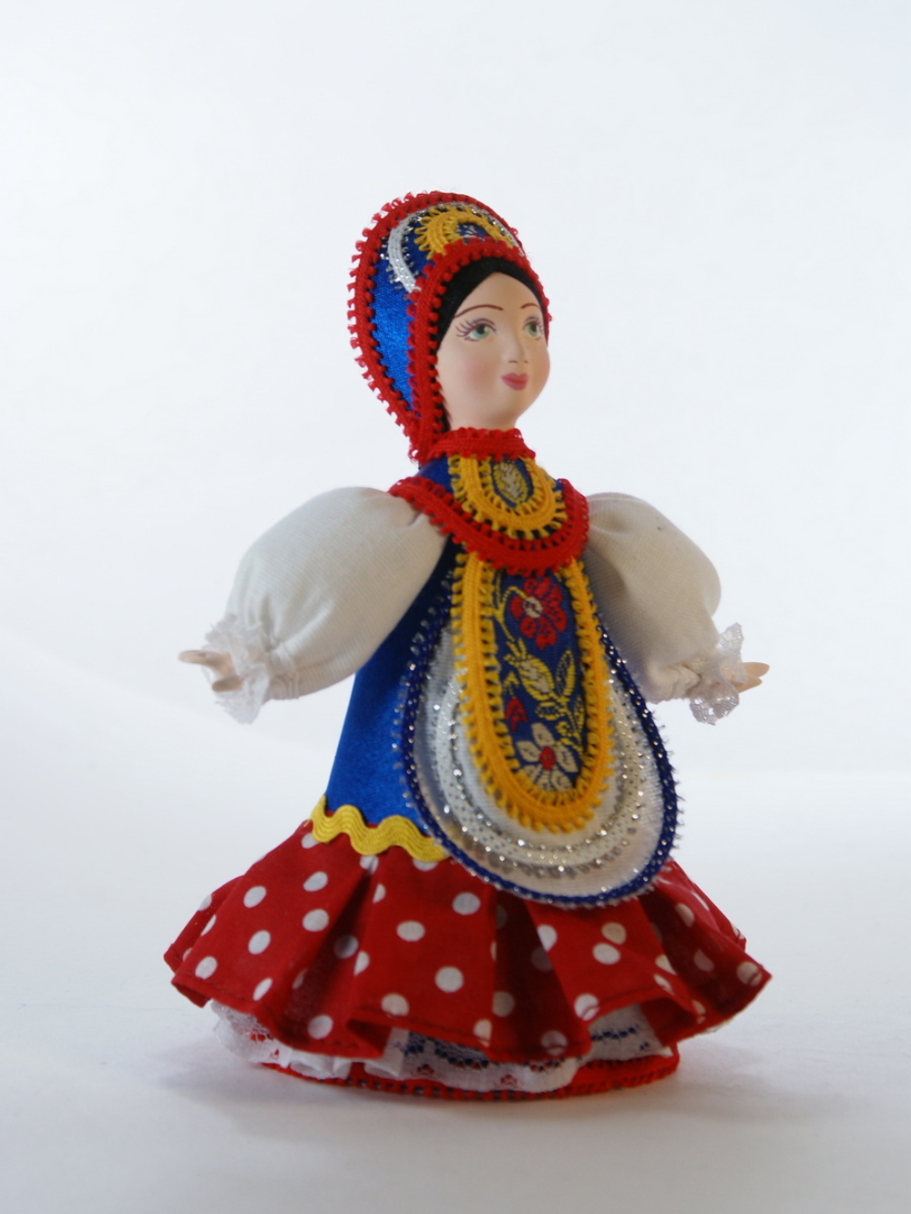 Кукла сувенирная в костюме девичьем праздничном