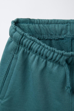 ZARA КОМПЛЕКТ ИЗ ФУТБОЛКИ И ШОРТОВ-БЕРМУДОВ С НАДПИСЬЮ, ГЛУБОКИЙ СИНИЙ