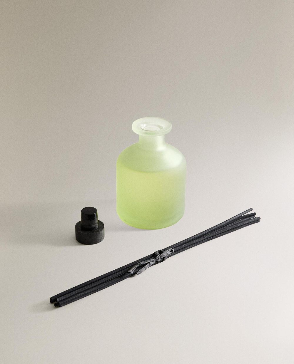 Zara Home TUBEROSE REED DIFFUSERS — ароматический диффузор с тростниковыми палочками, Тубероза, 230 мл