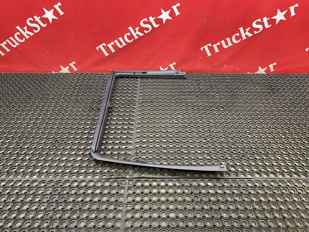 Рамка двери правой 2022г