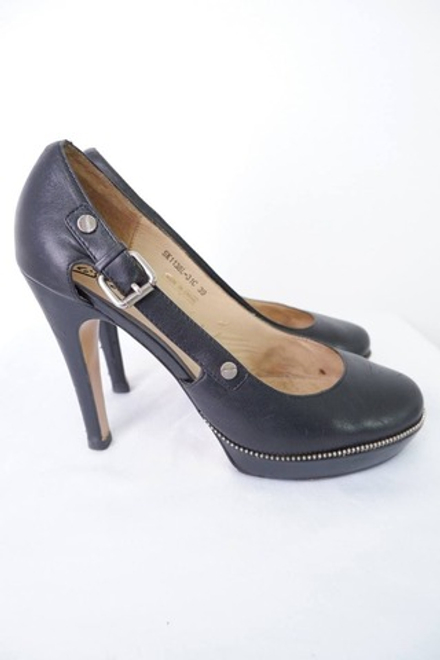 Туфли Liska на шпильке 39 размер