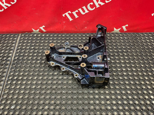 Кронштейн буксировочный правый