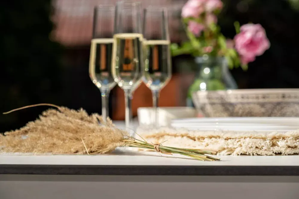 "Венето" обеденная группа на 6 персон со стульями "Милан", каркас белый, роуп бежевый