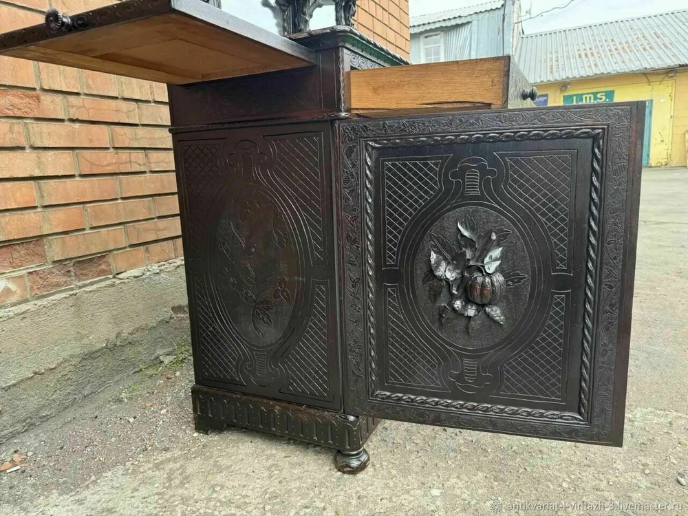 Антикварный поставец