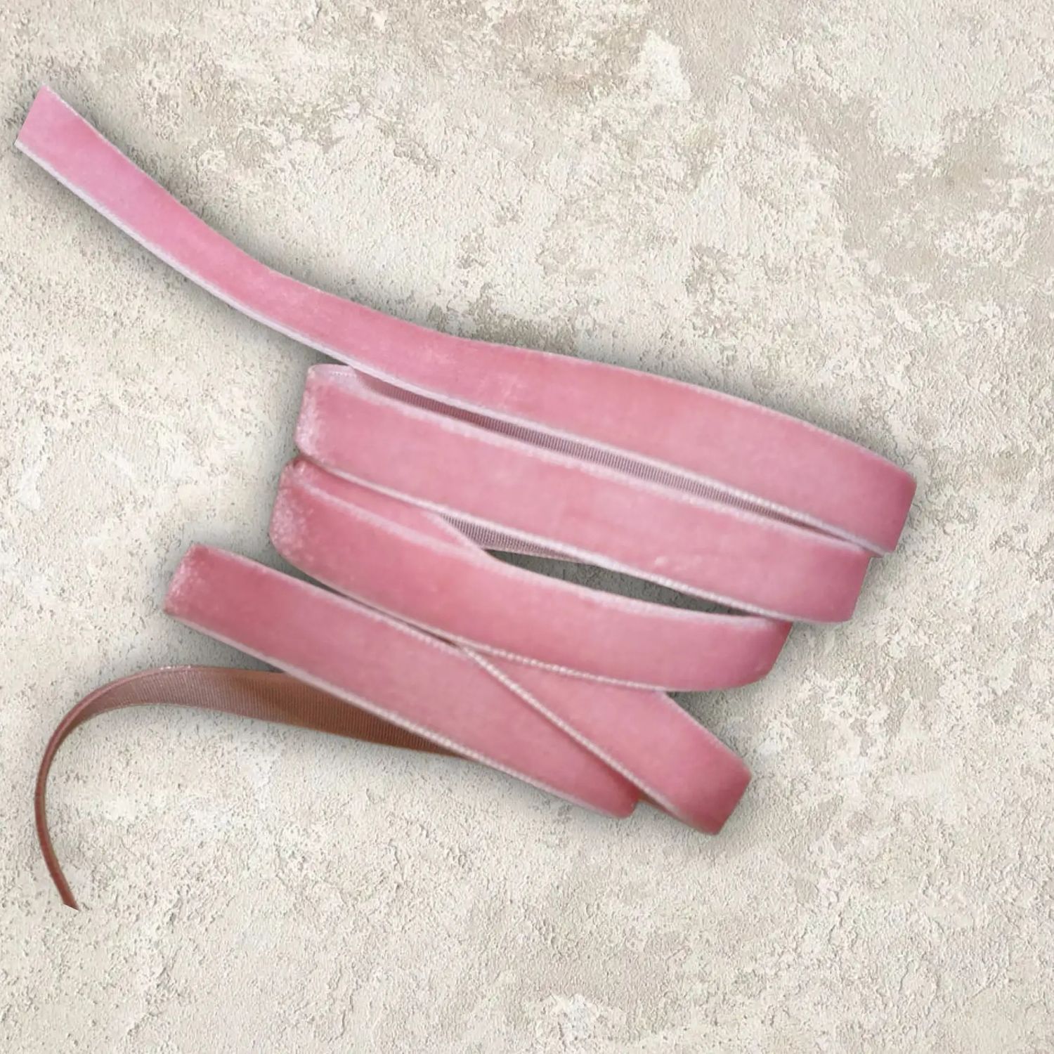 Лента бархатная, 1см , цвет светло-розовый (1м)