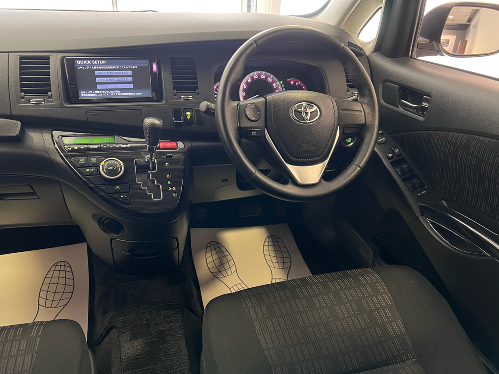 Toyota Isis, 2012 год