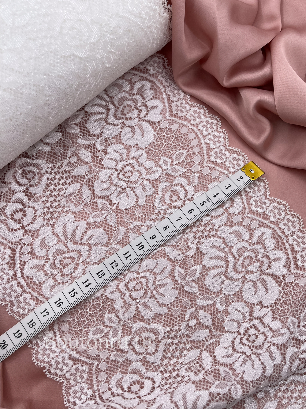 Кружево эластичное белое 190-200 мм