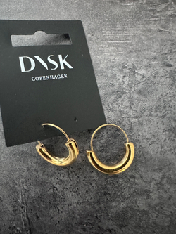 Серьги Dansk Copenhagen, Passion Waterproof, минималистичный дизайн, DNSK26.1-3W2507017 (золотистый)
