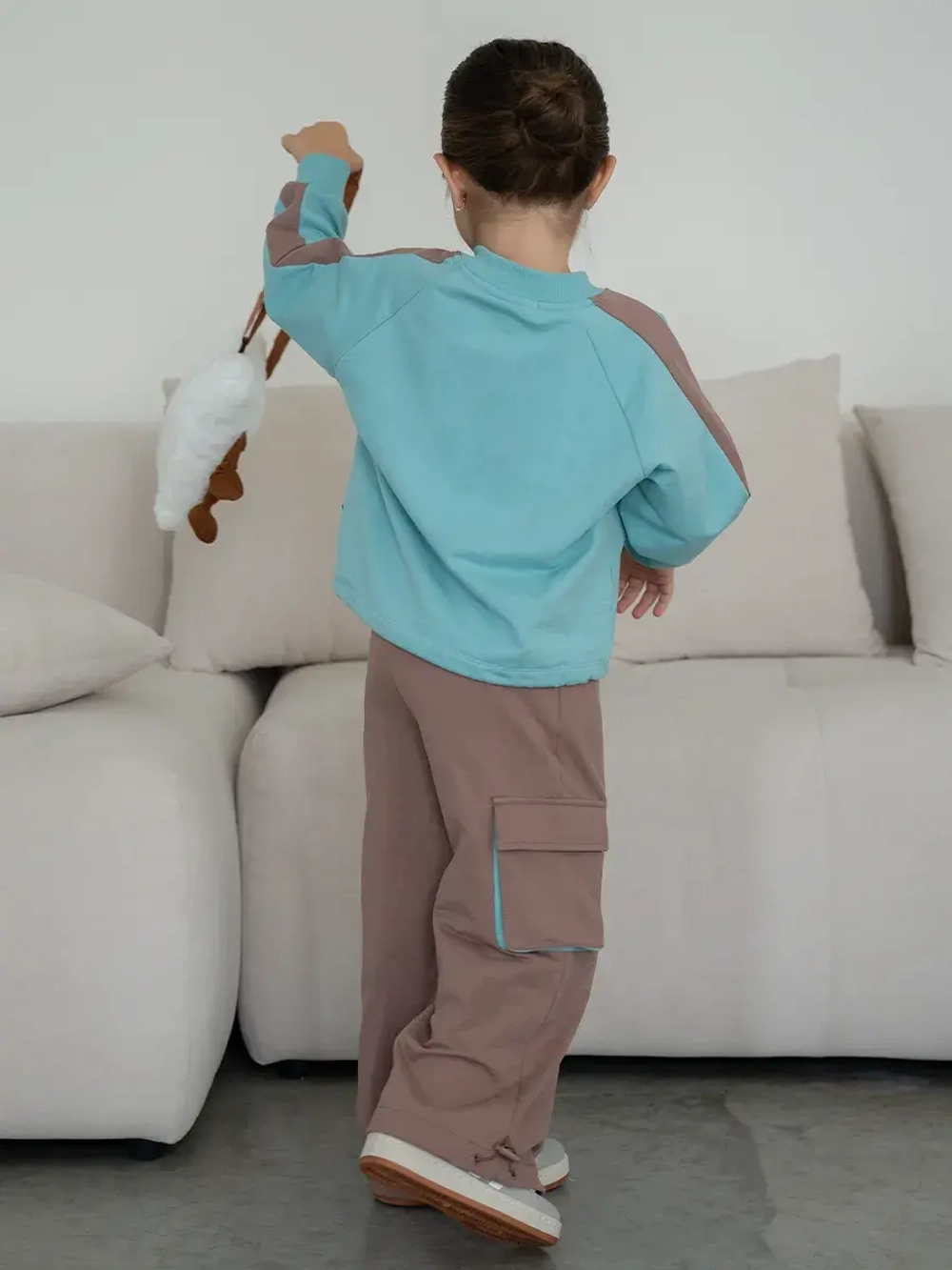 Спортивный костюм для девочки в школу