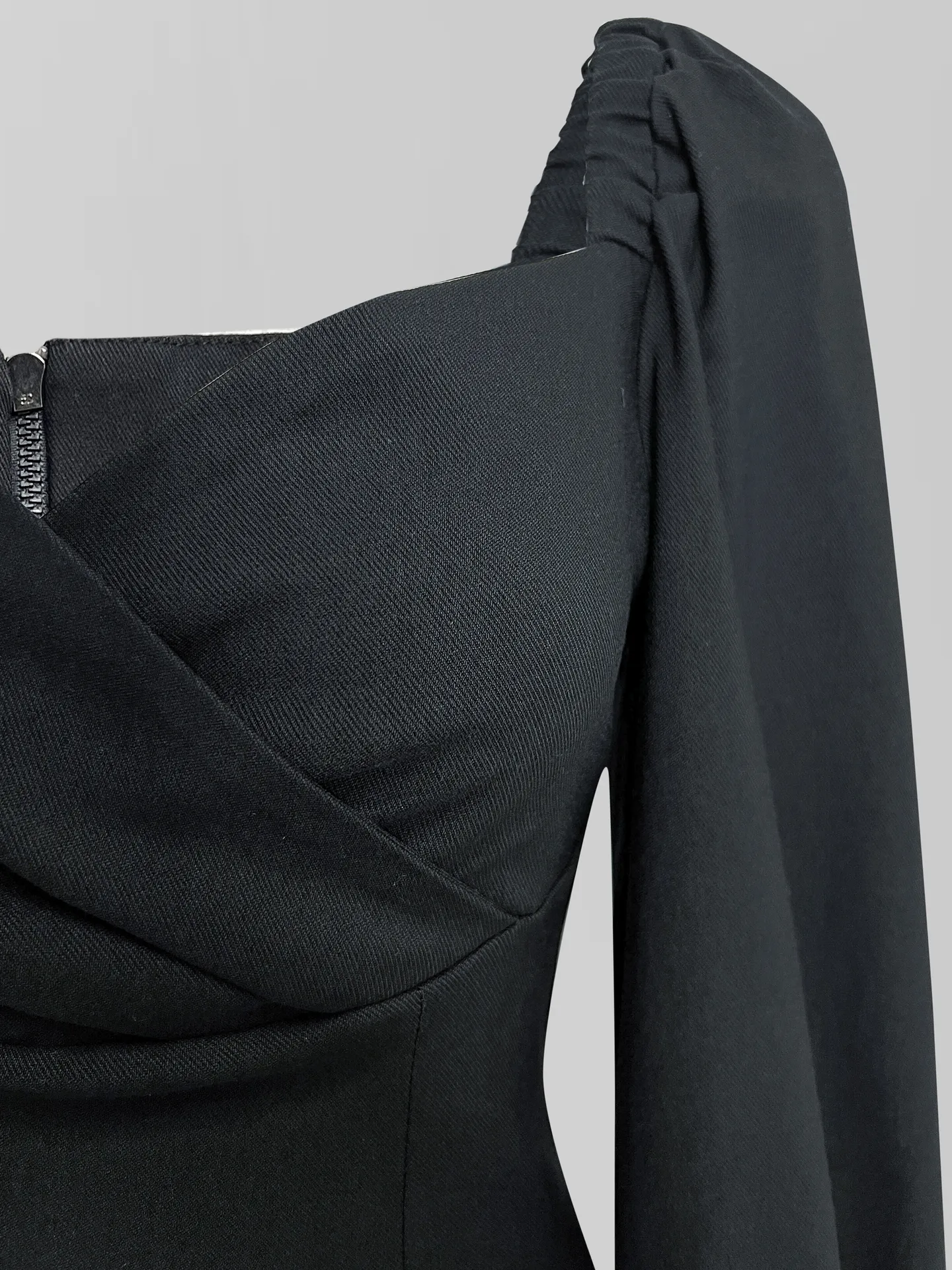 Платье By Style Janetta удлиненное облегающее на молнии сзади с манжетами на рукавах