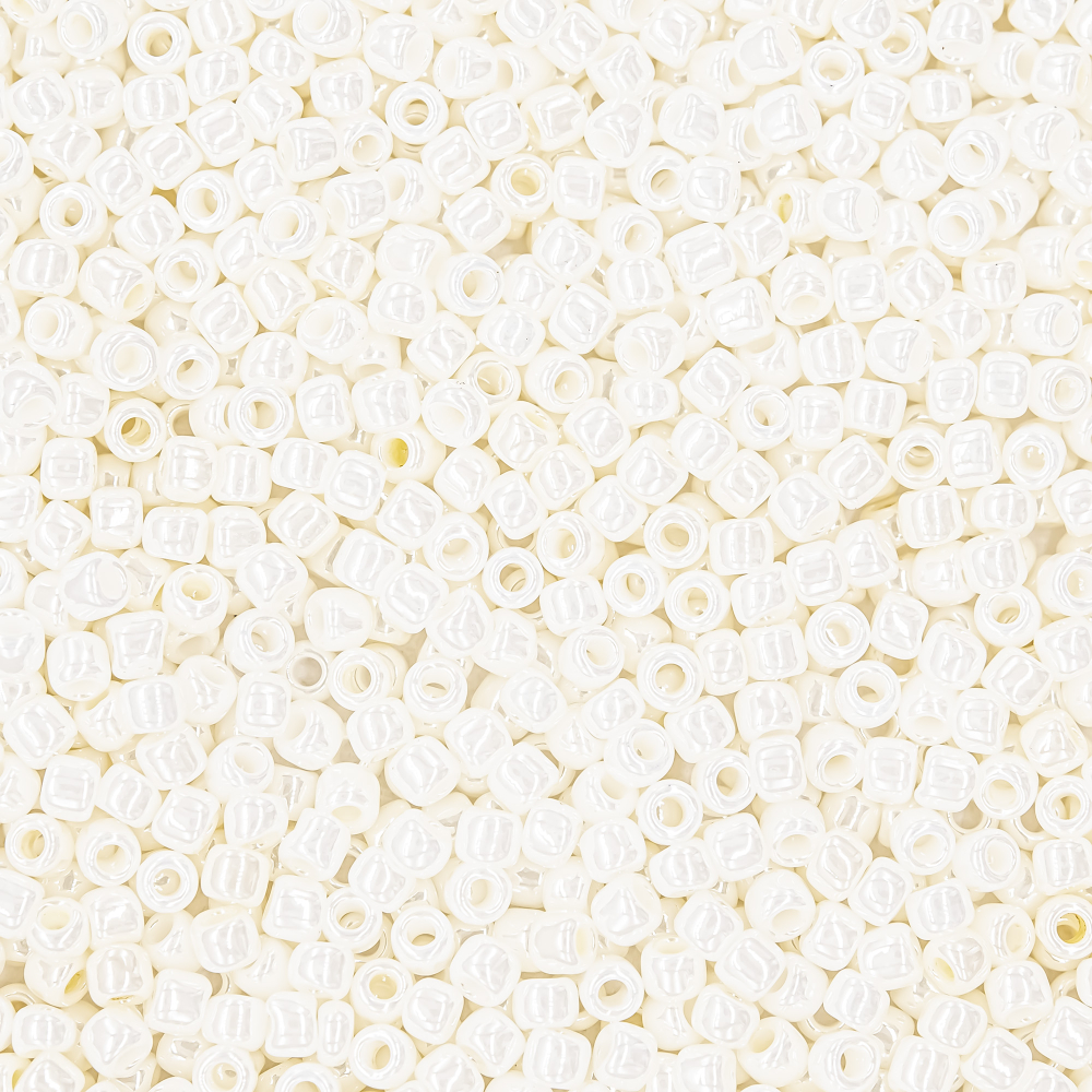 Японский бисер TOHO Round 11/0 (№122), кремовый глянцевый