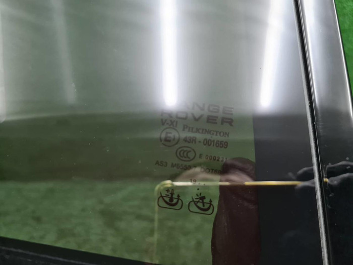 Форточка двери задняя правая RR Vogue 4 L405 12-22