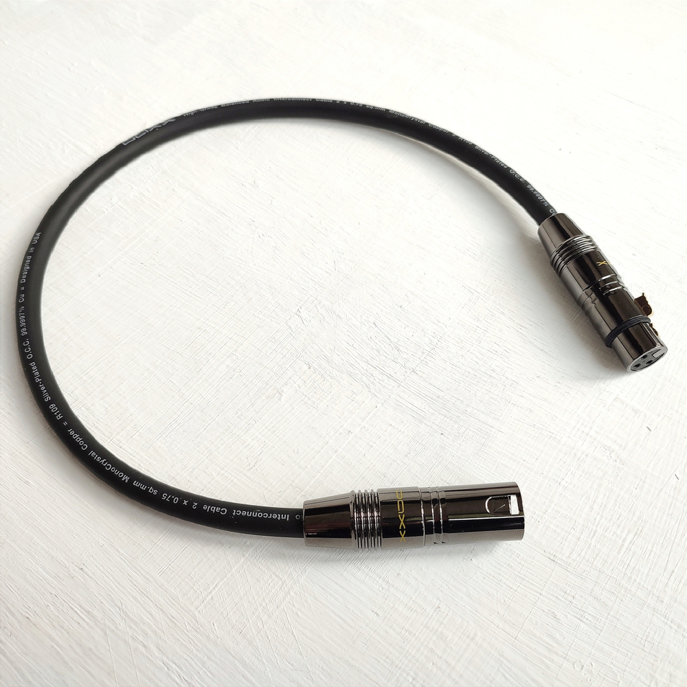 DAXX R390 Балансный 1XLR-1XLR кабель (папа-мама) из посеребренной монокристаллической меди. High Grade D=9mm (1шт.)