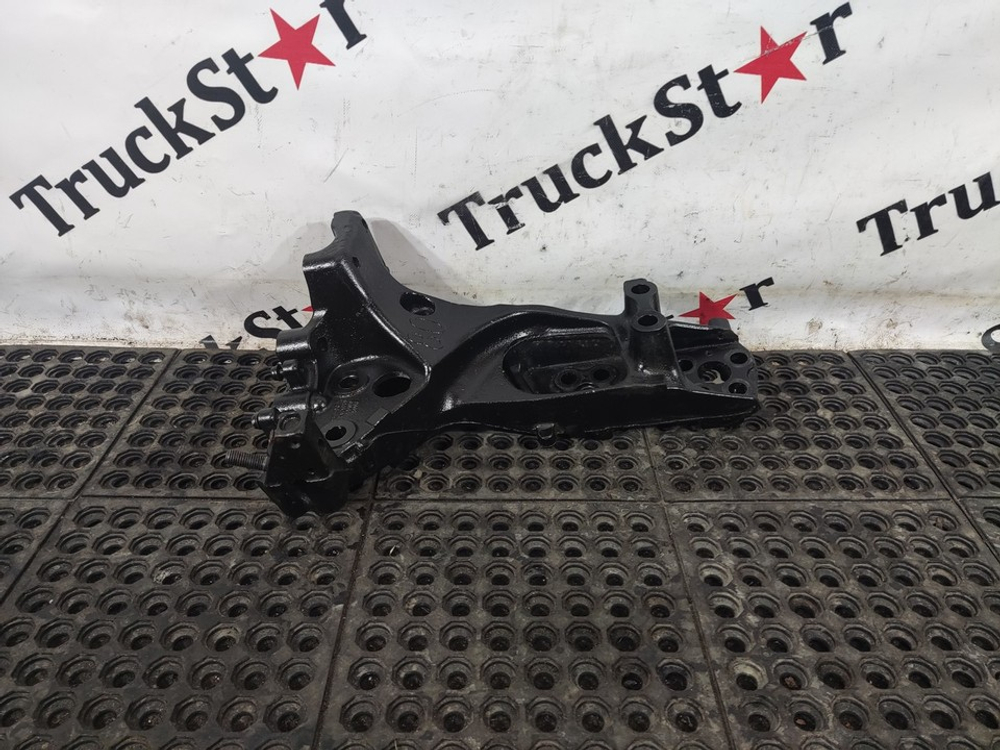 Кронштейн буксировочный левый 2020г.