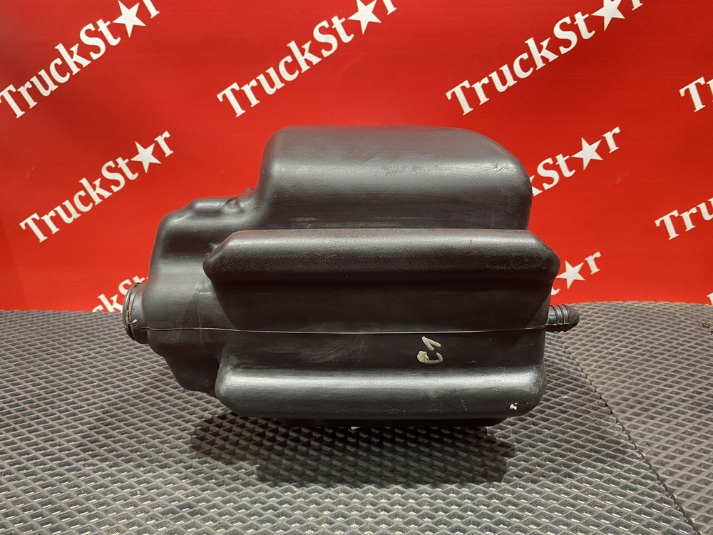 Бачок омывателя лобового стекла 2023г.