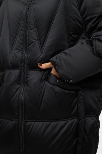 Черный дутый пуховик с объемным капюшоном