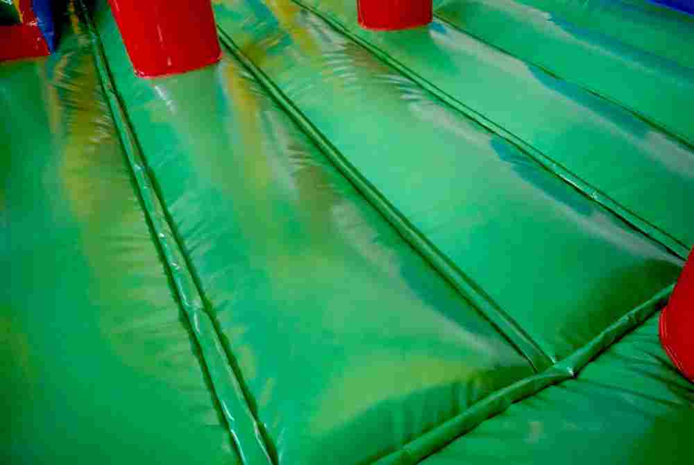 Коммерческий надувной батут "Радужный город" 10*6*3 м