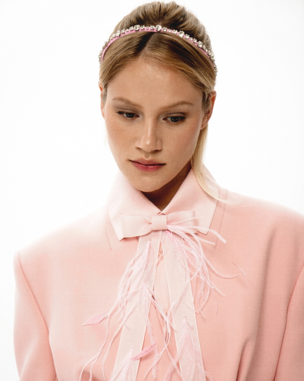 Бант "Мэри" розовый с перьями