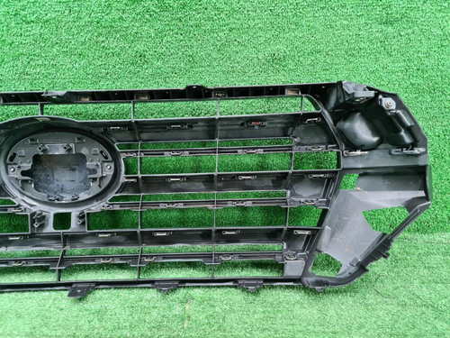 Решетка радиатора Toyota Land Cruiser 200 (15-21)
